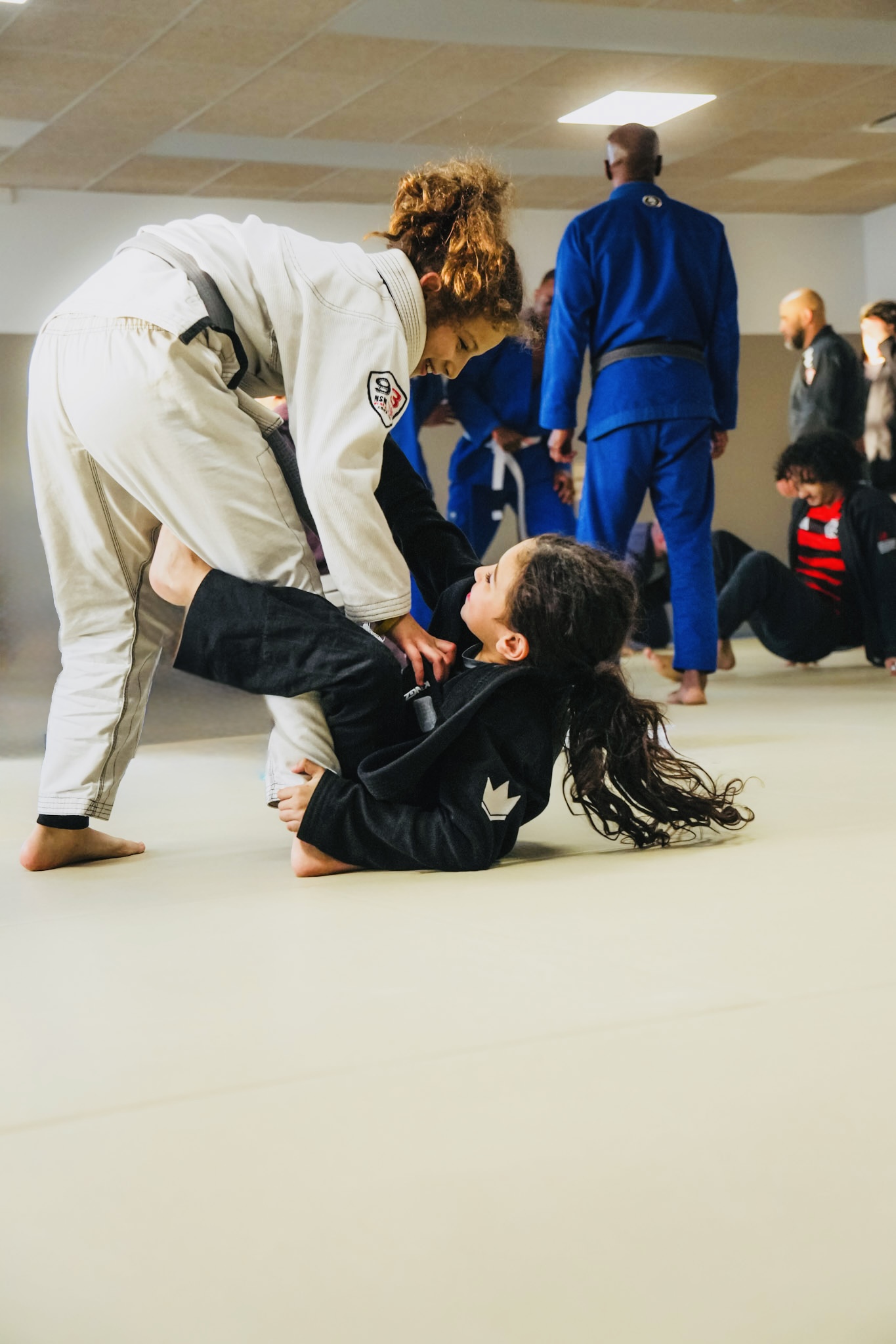 Enfants pratiquant le jiu-jitsu brésilien